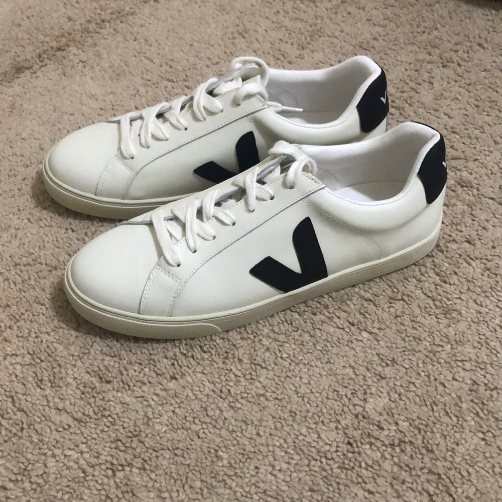 Veja Esplar low leather sneakers